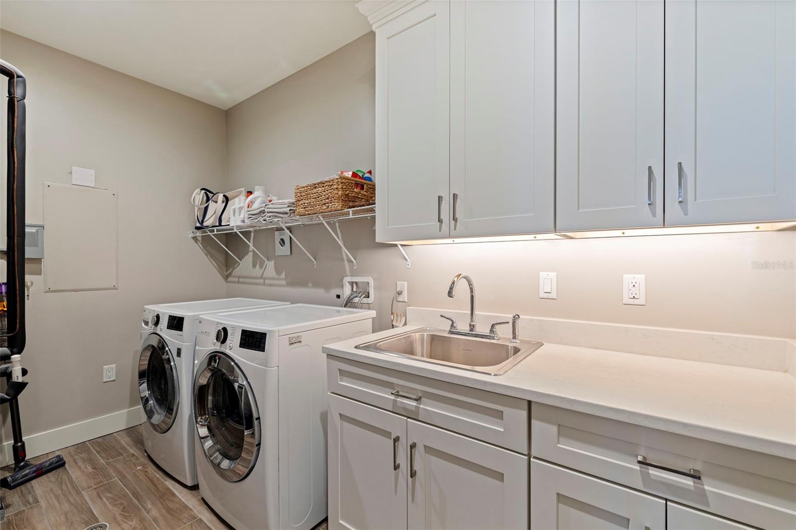 91 DAVIS BLVD #201