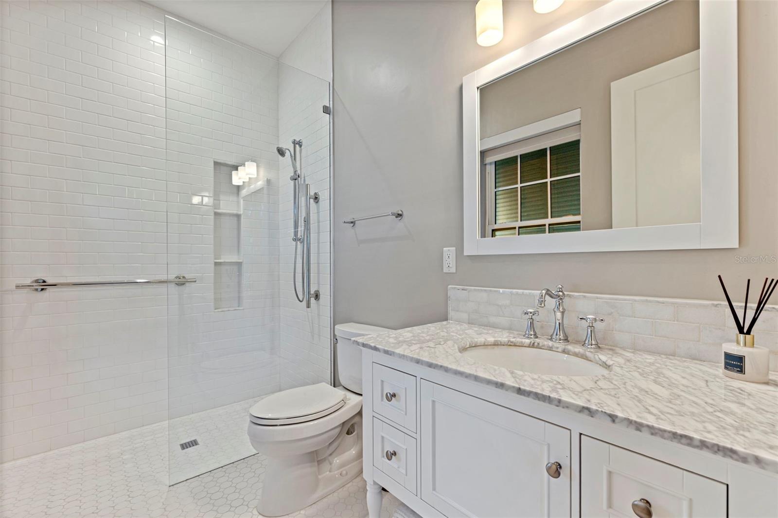 91 DAVIS BLVD #201