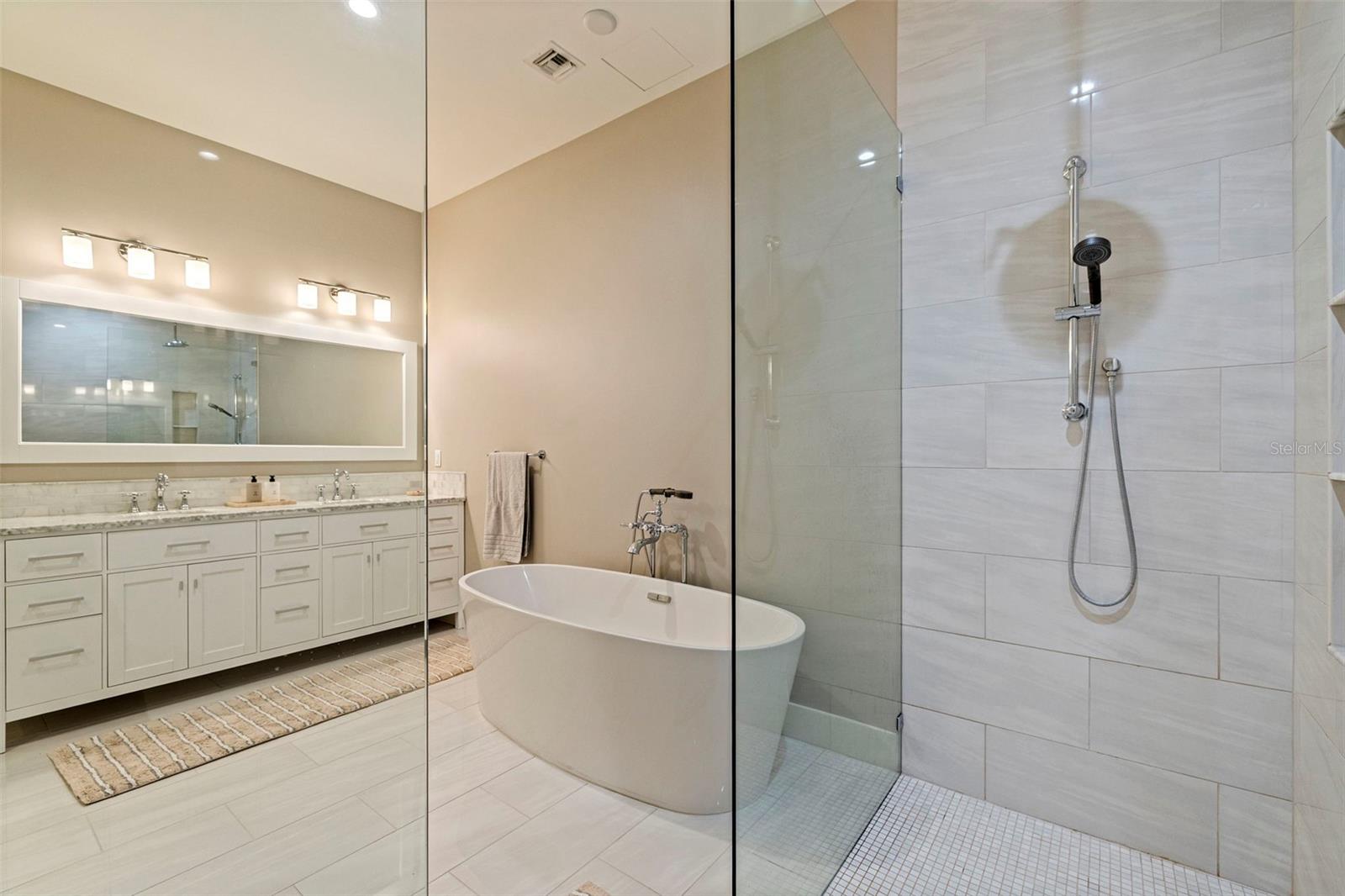 91 DAVIS BLVD #201
