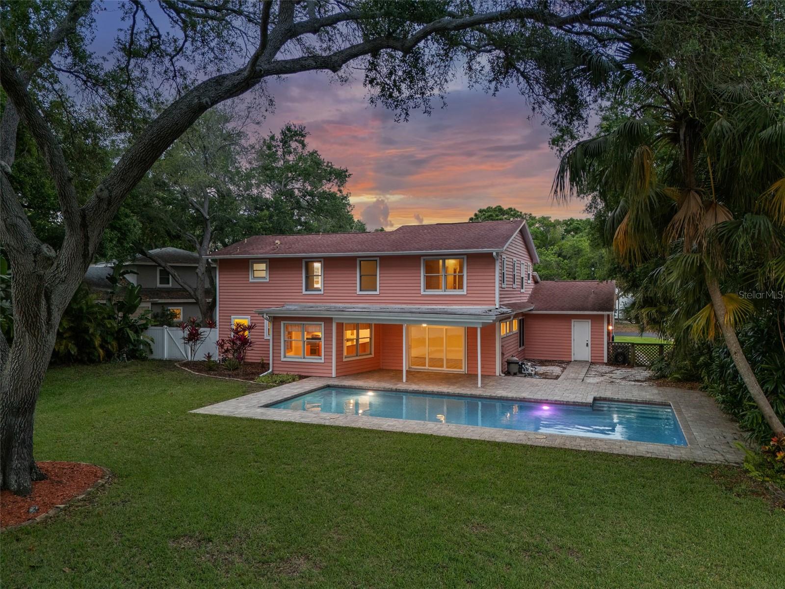 1550 CHATEAU WOOD DR