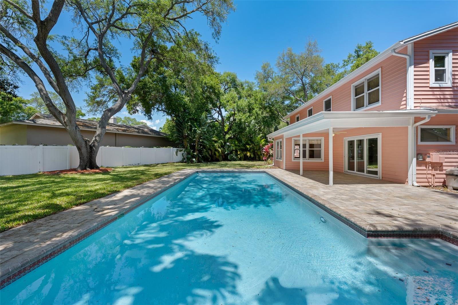 1550 CHATEAU WOOD DR