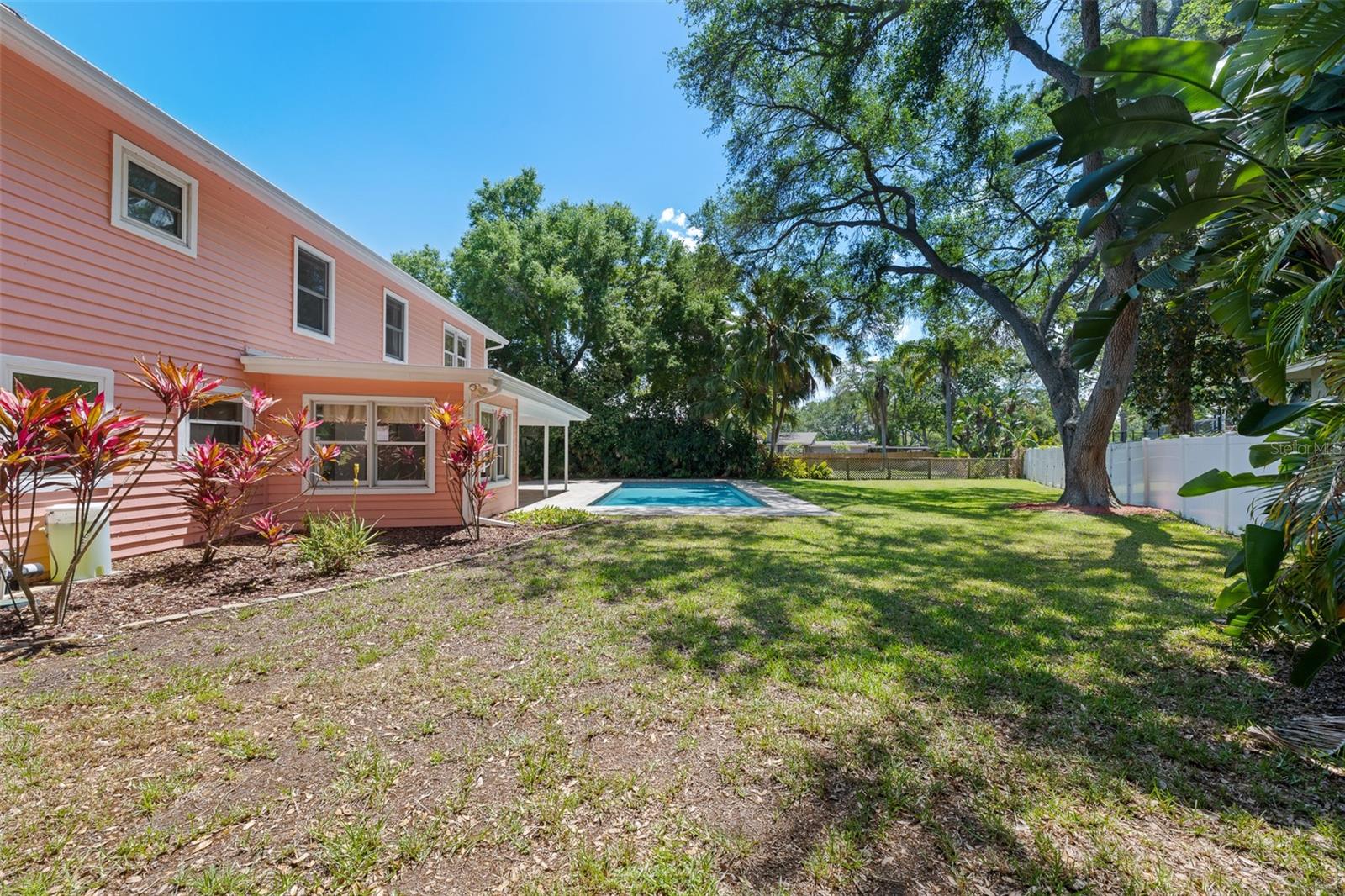 1550 CHATEAU WOOD DR