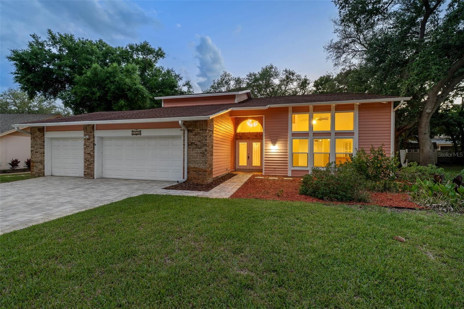 1550 CHATEAU WOOD DR