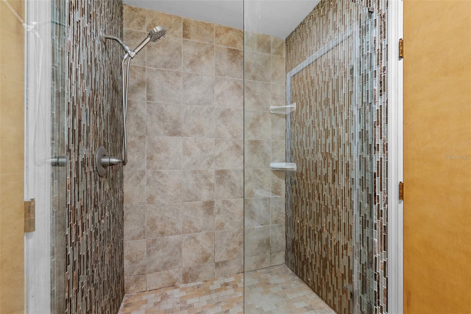 1550 CHATEAU WOOD DR