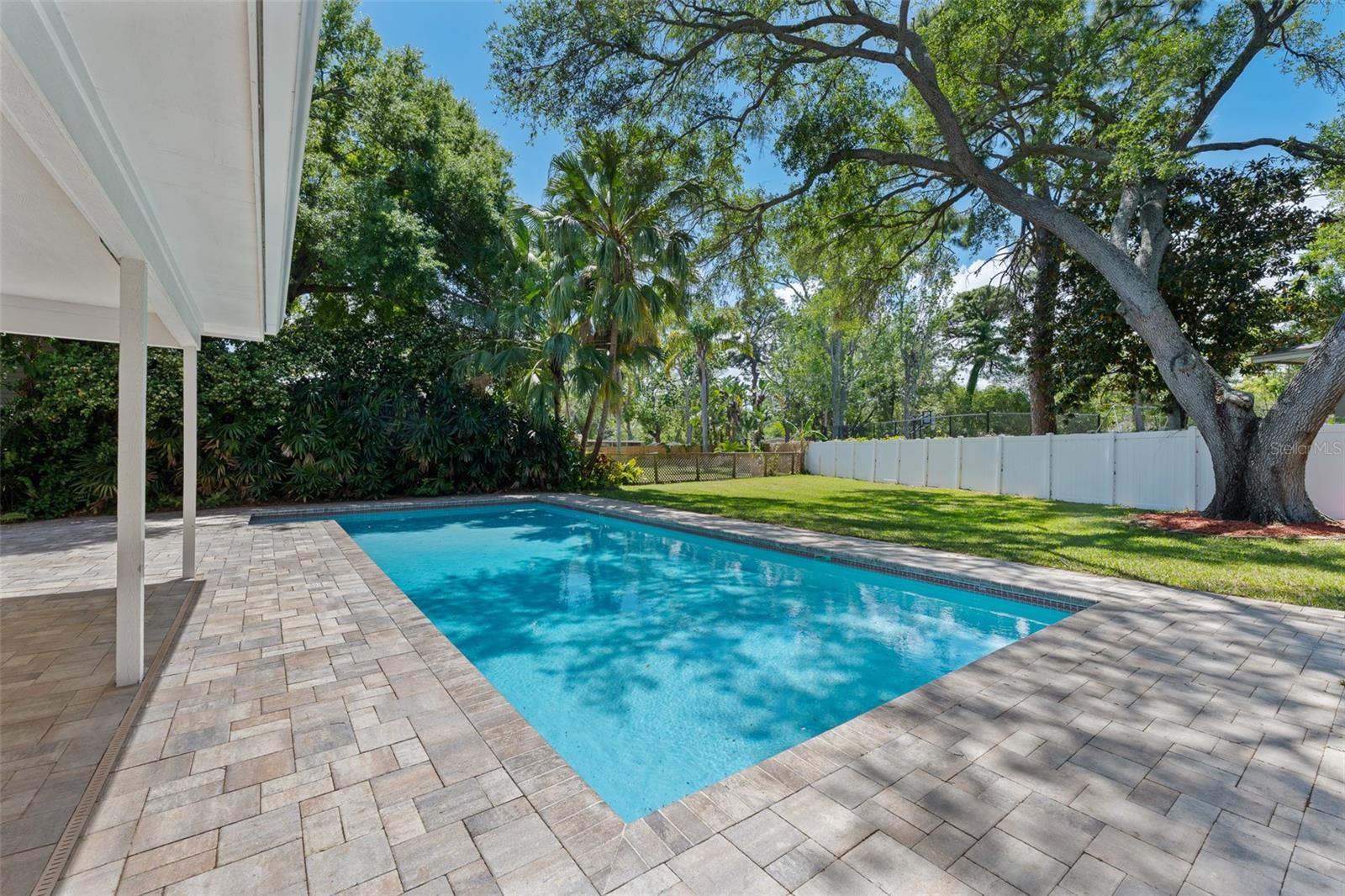 1550 CHATEAU WOOD DR