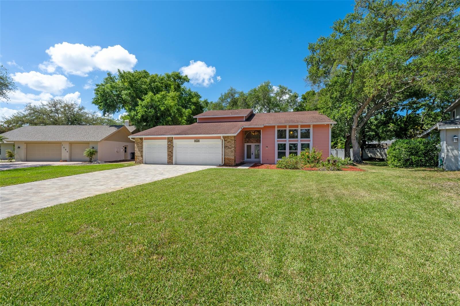 1550 CHATEAU WOOD DR