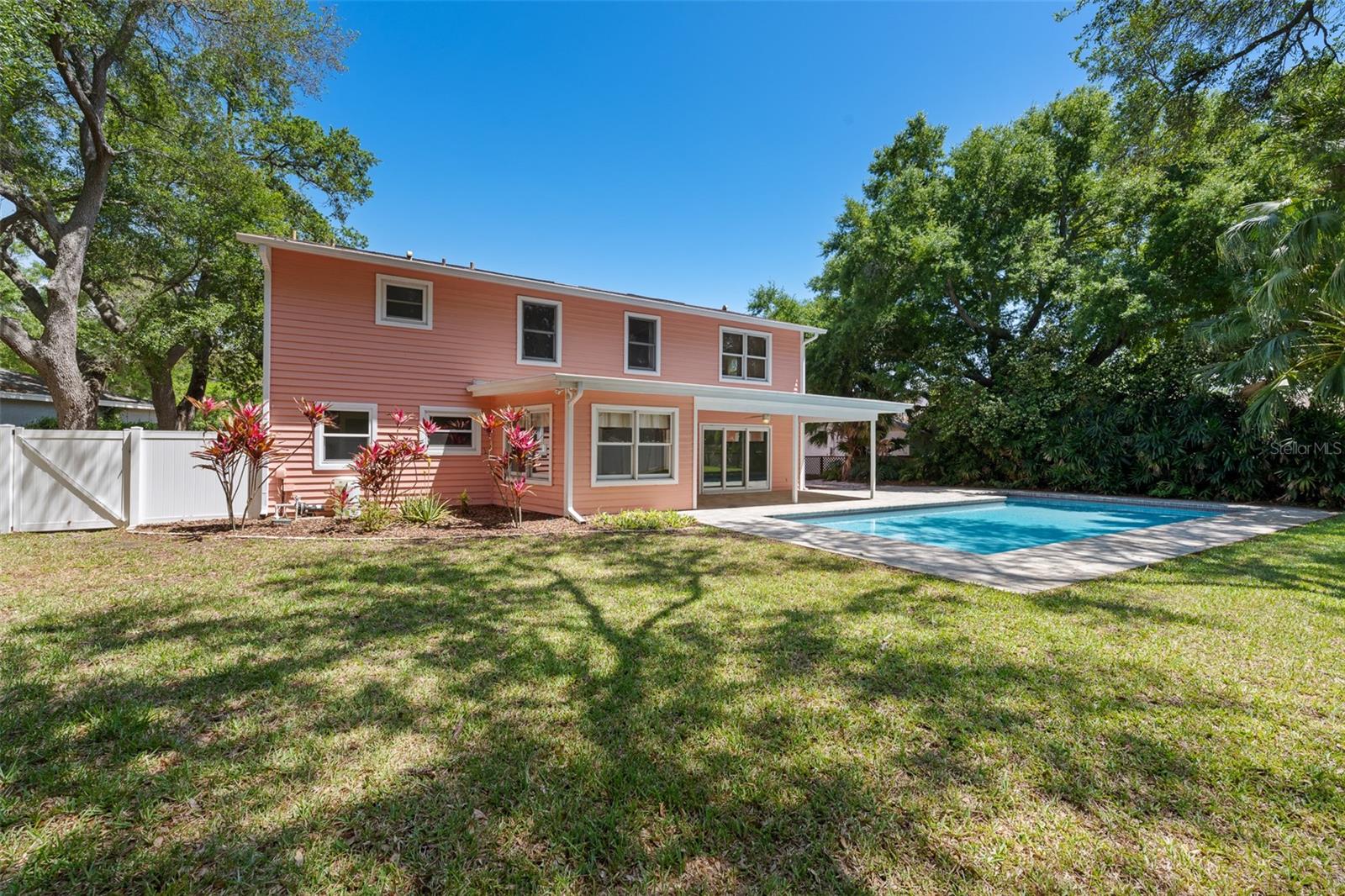 1550 CHATEAU WOOD DR