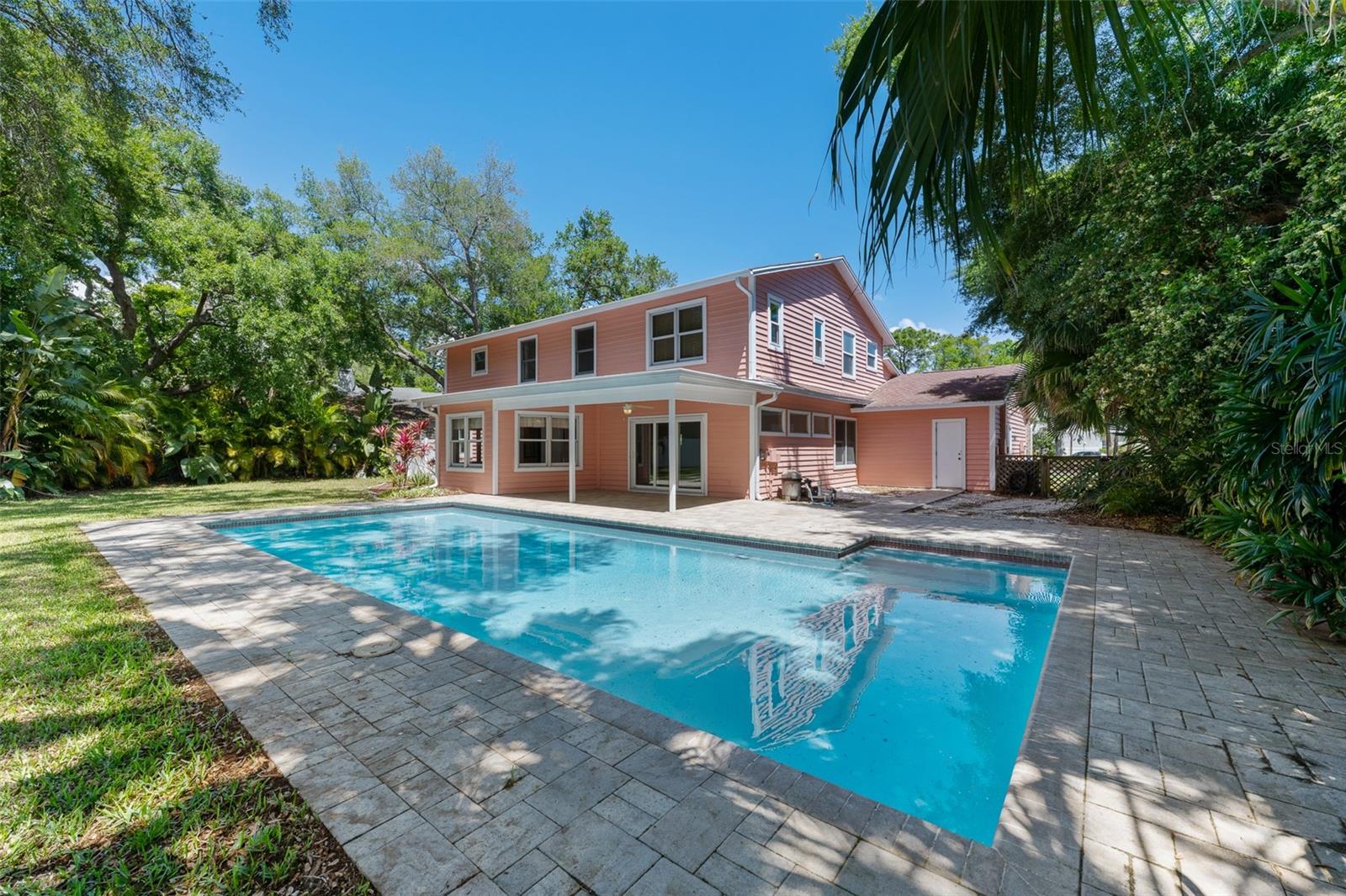 1550 CHATEAU WOOD DR