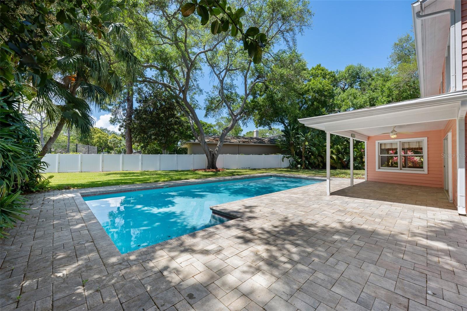 1550 CHATEAU WOOD DR