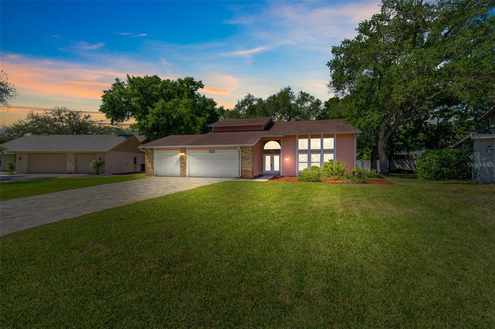 1550 CHATEAU WOOD DR