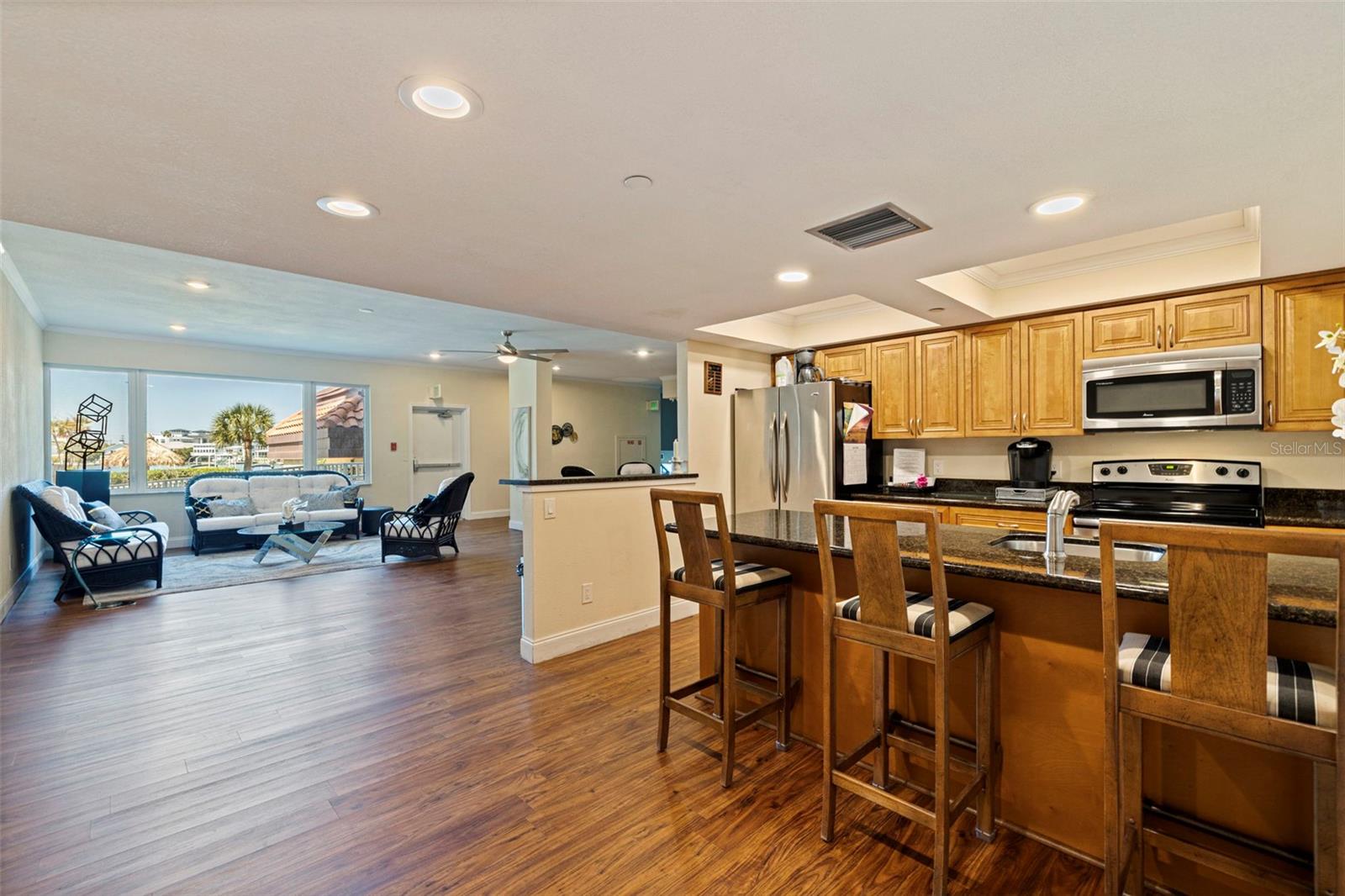 736 ISLAND WAY #504