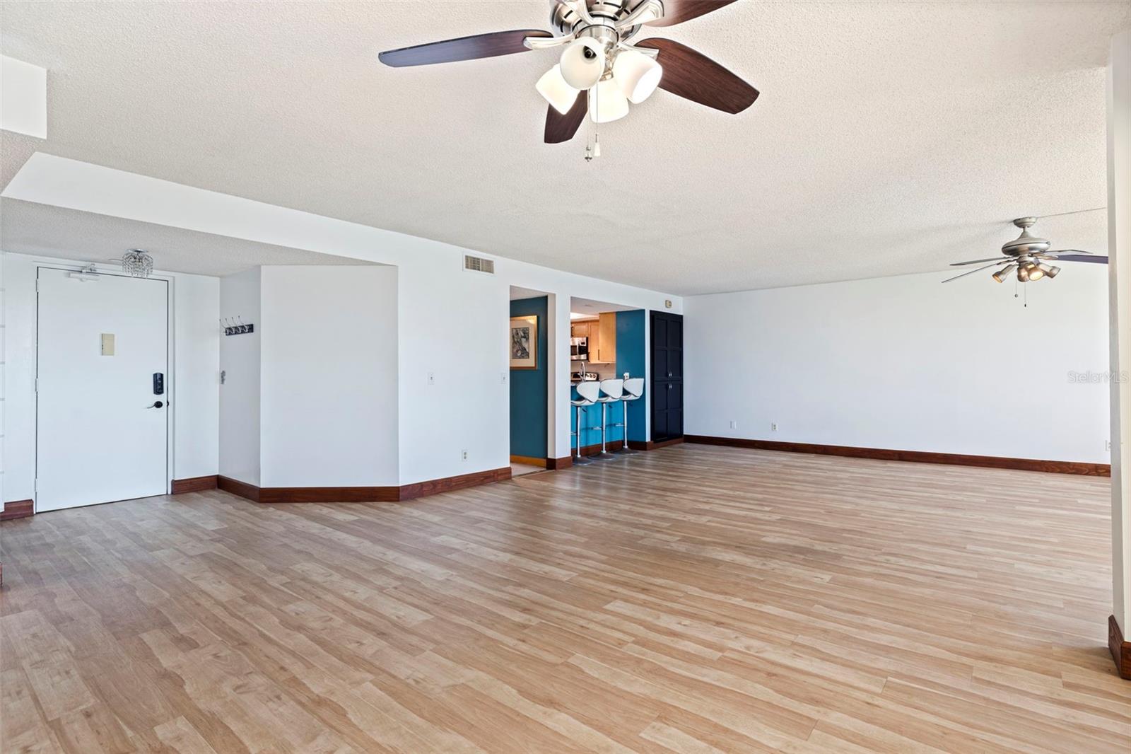 736 ISLAND WAY #504