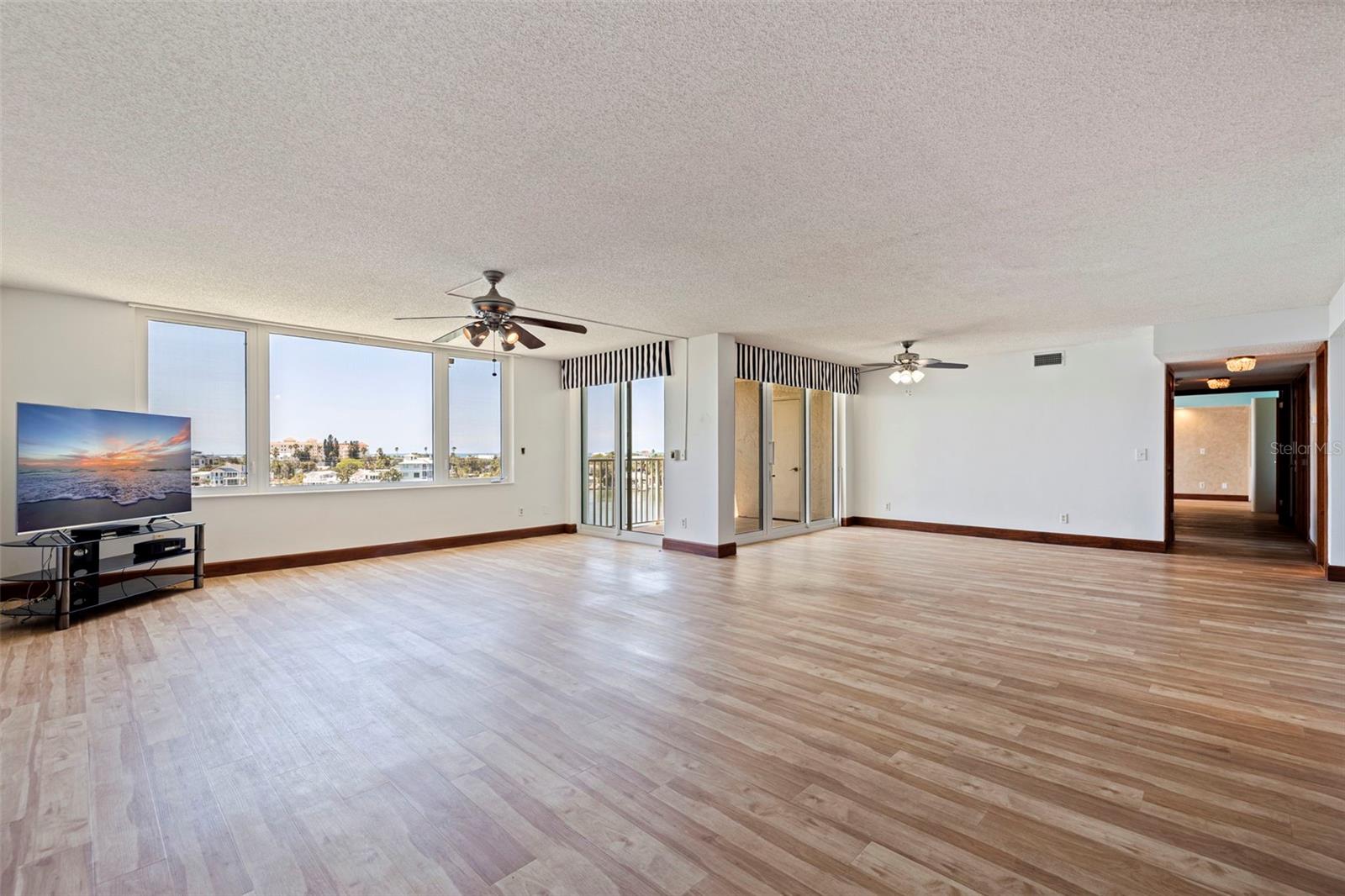 736 ISLAND WAY #504