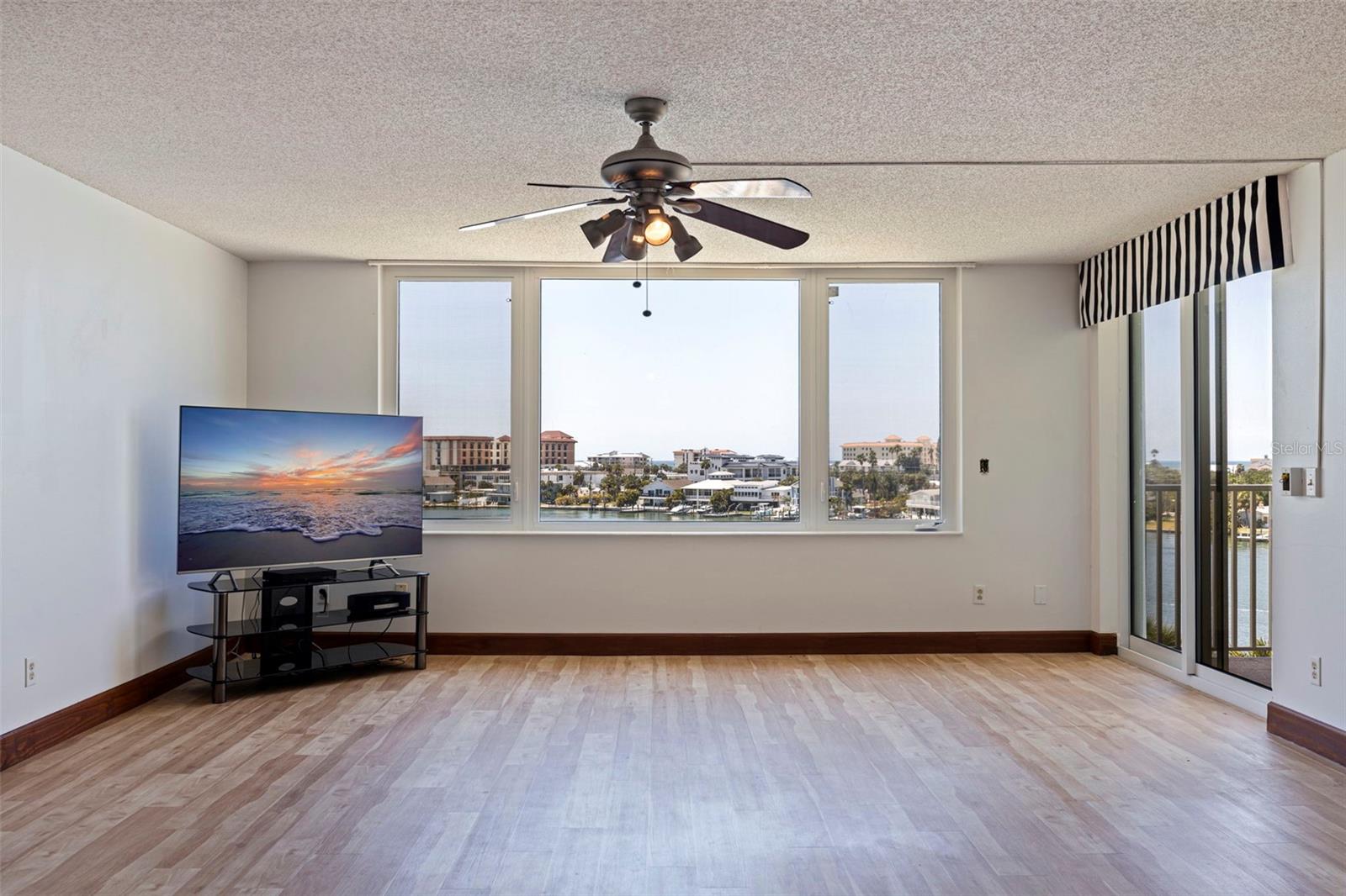 736 ISLAND WAY #504