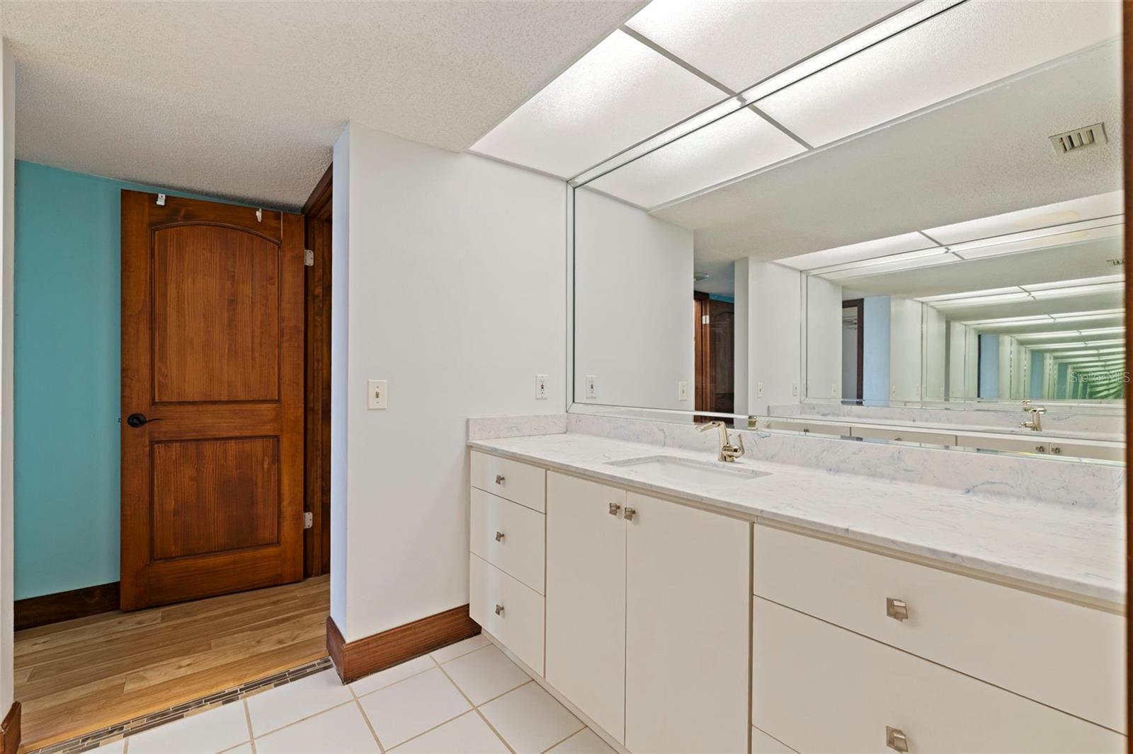 736 ISLAND WAY #504