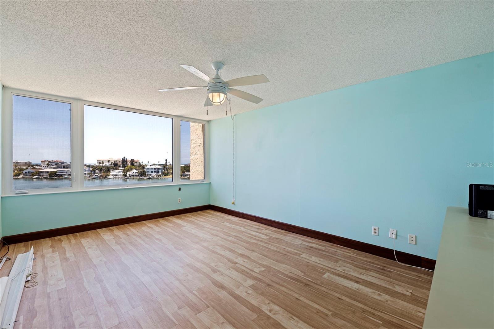736 ISLAND WAY #504