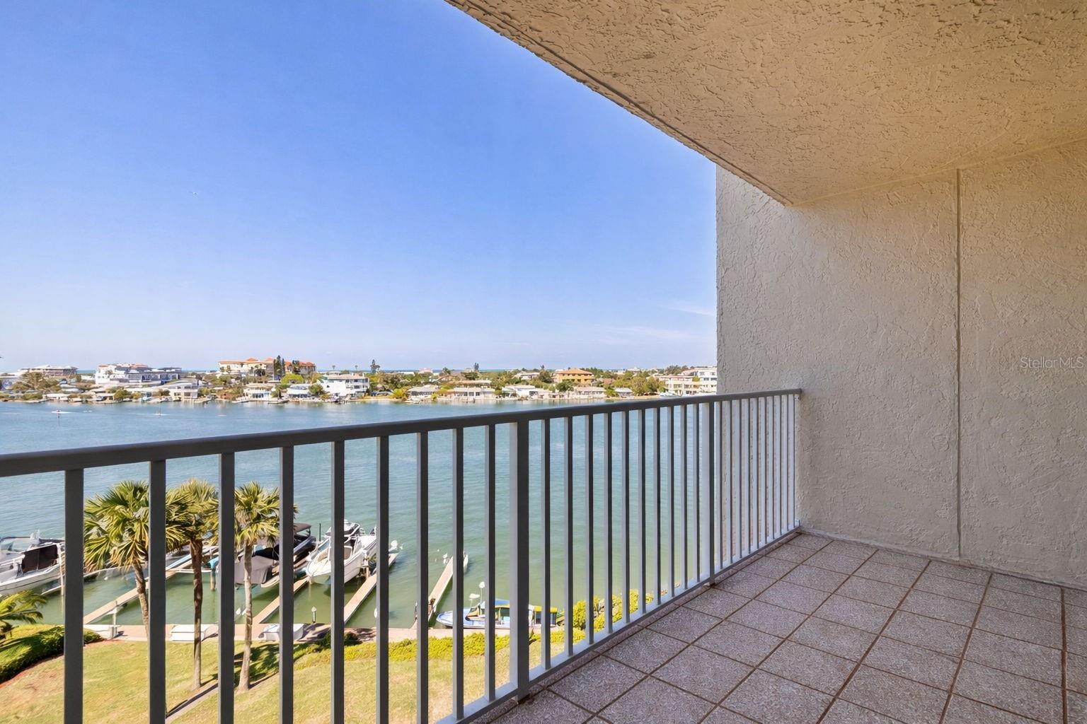 736 ISLAND WAY #504