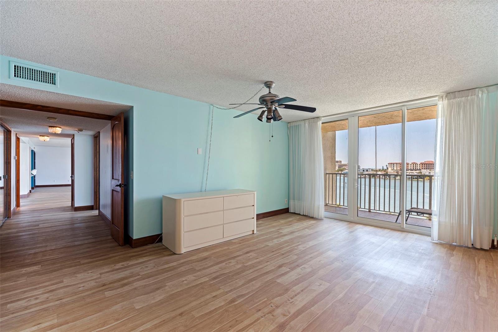 736 ISLAND WAY #504