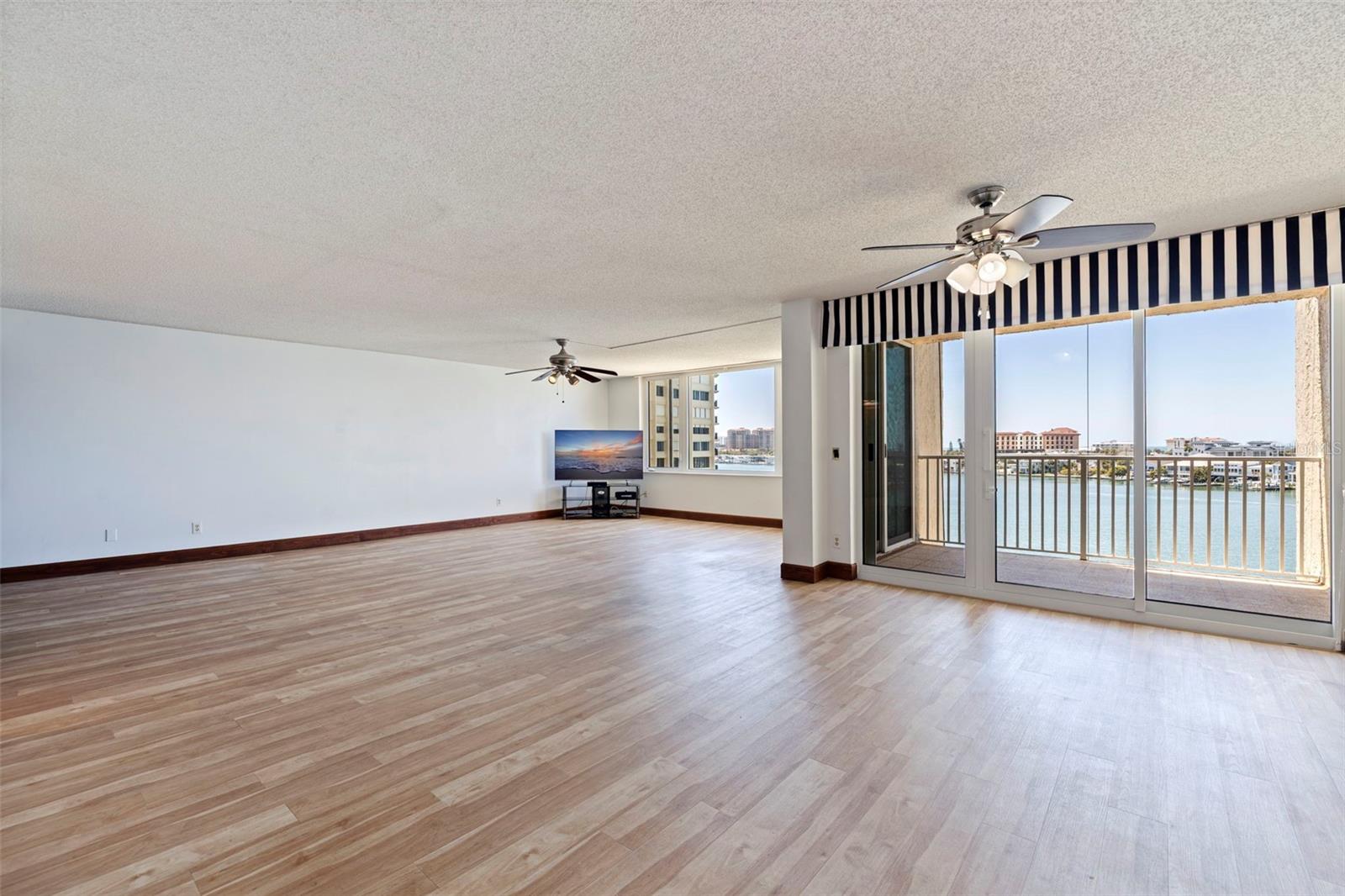 736 ISLAND WAY #504