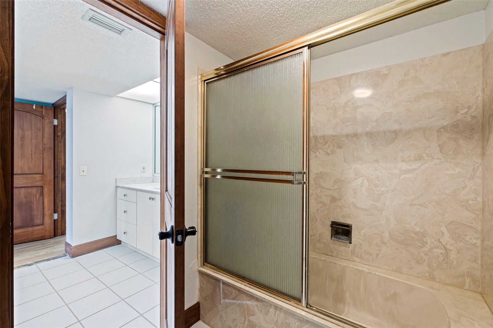 736 ISLAND WAY #504