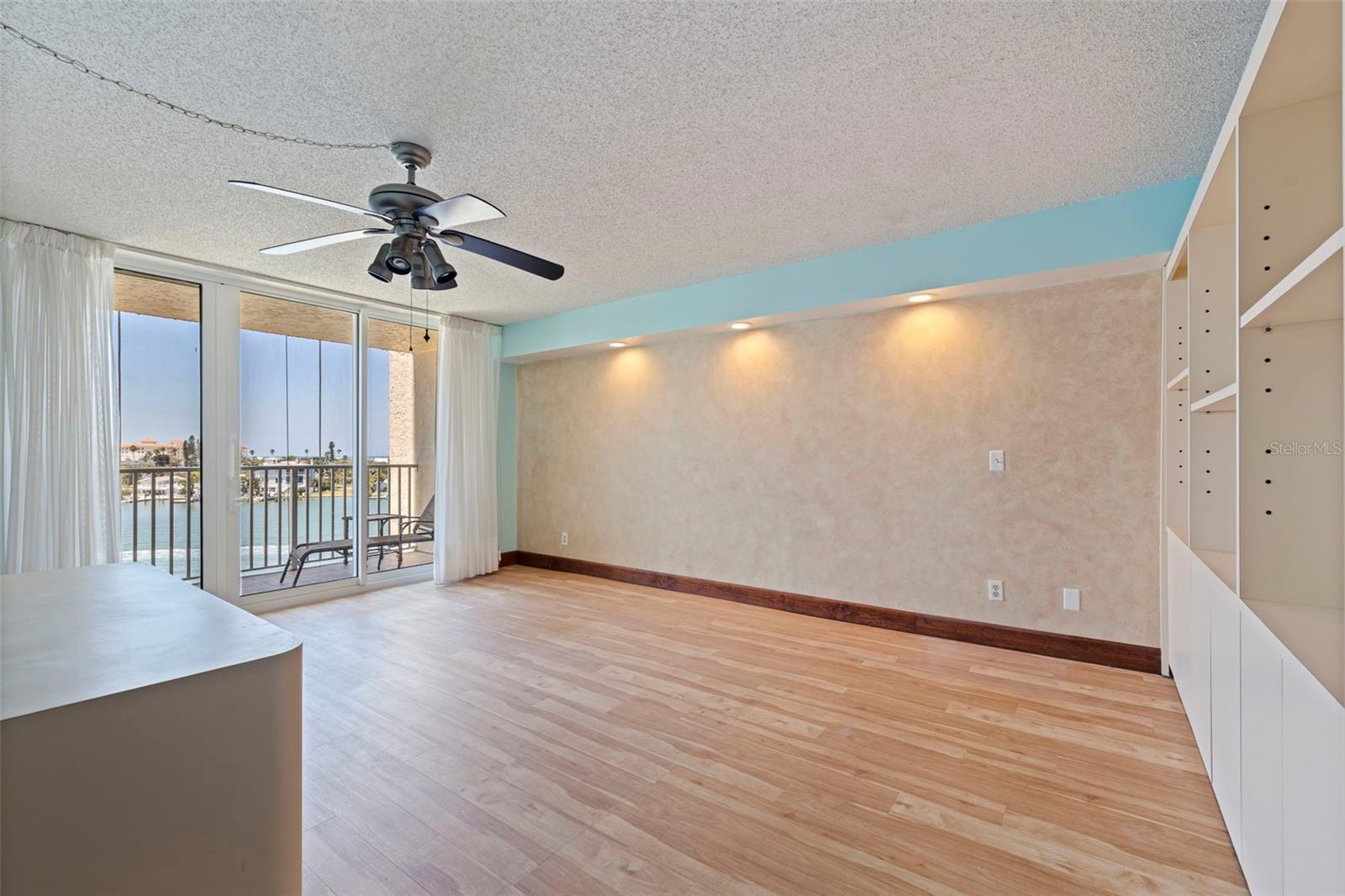 736 ISLAND WAY #504