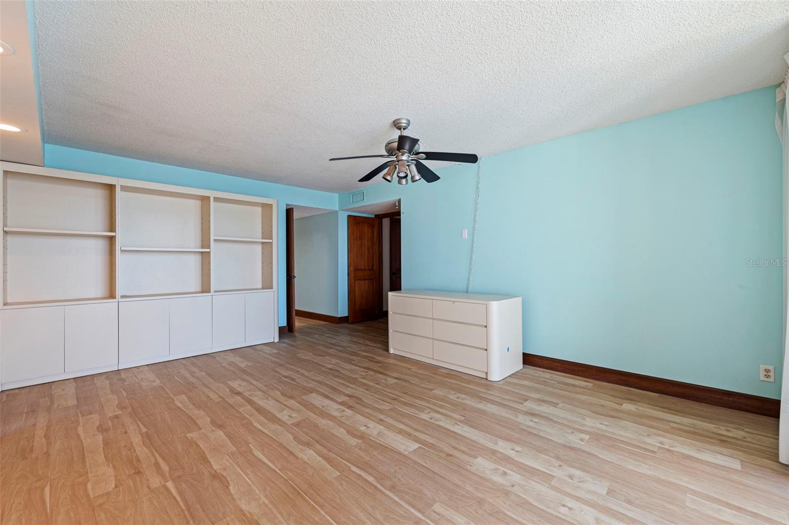 736 ISLAND WAY #504