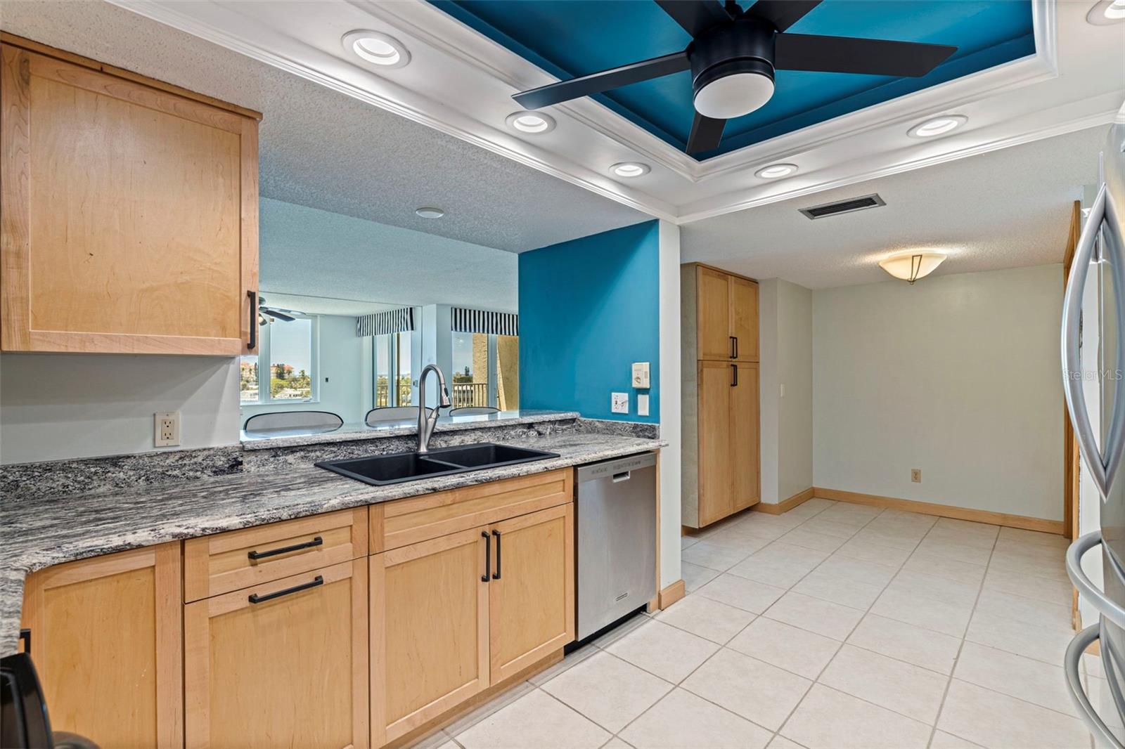 736 ISLAND WAY #504