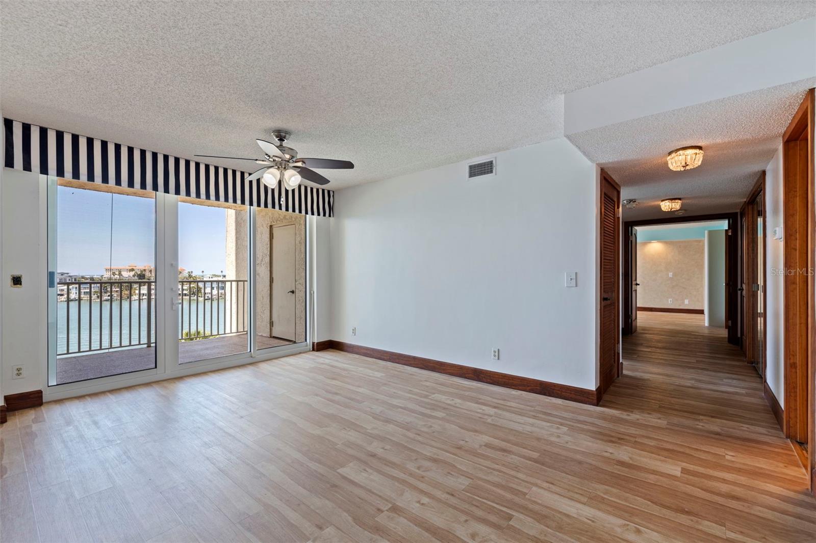 736 ISLAND WAY #504