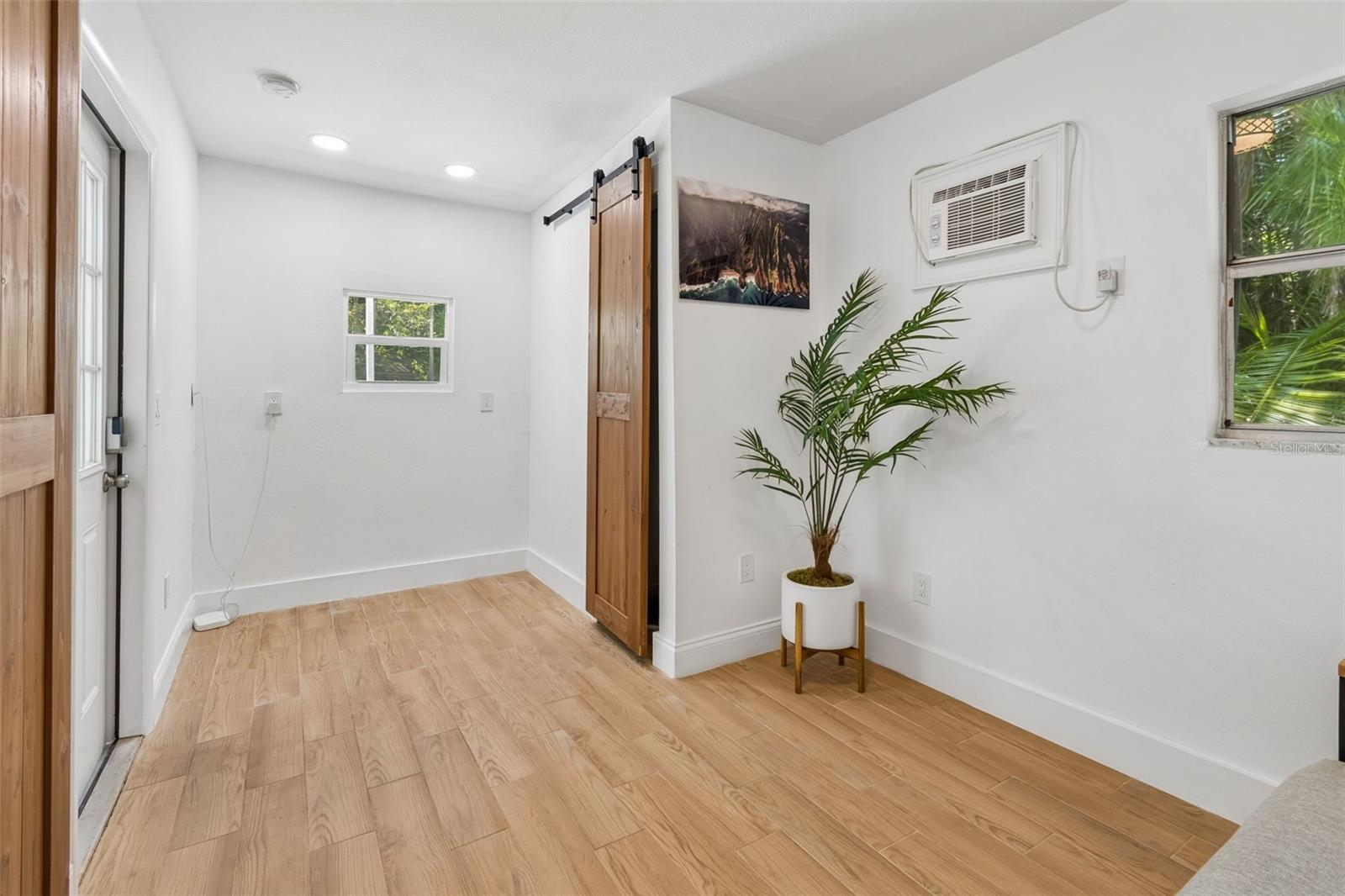 2540 LAKE ELLEN CIR