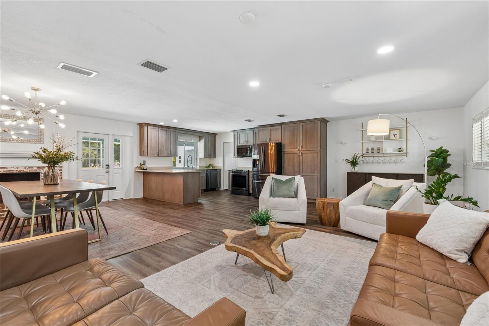 2540 LAKE ELLEN CIR