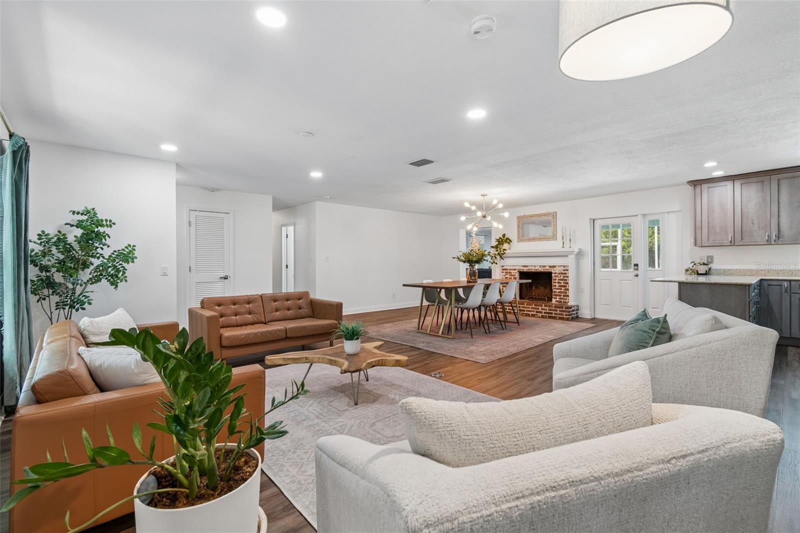 2540 LAKE ELLEN CIR