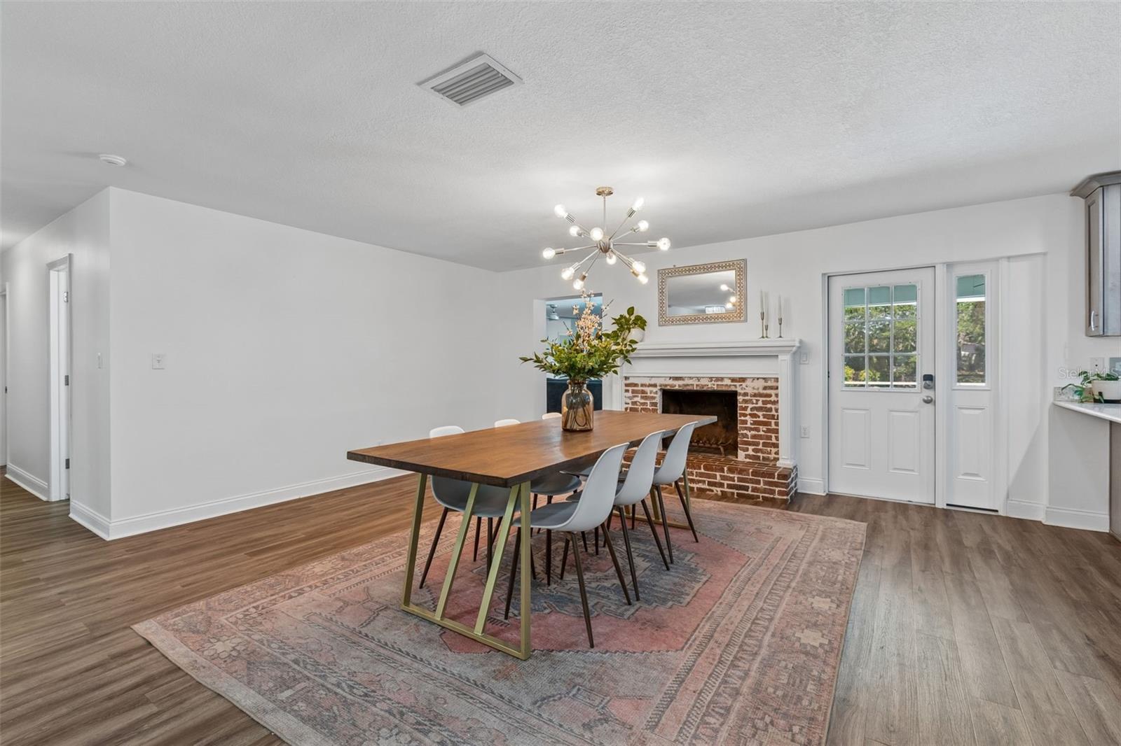 2540 LAKE ELLEN CIR