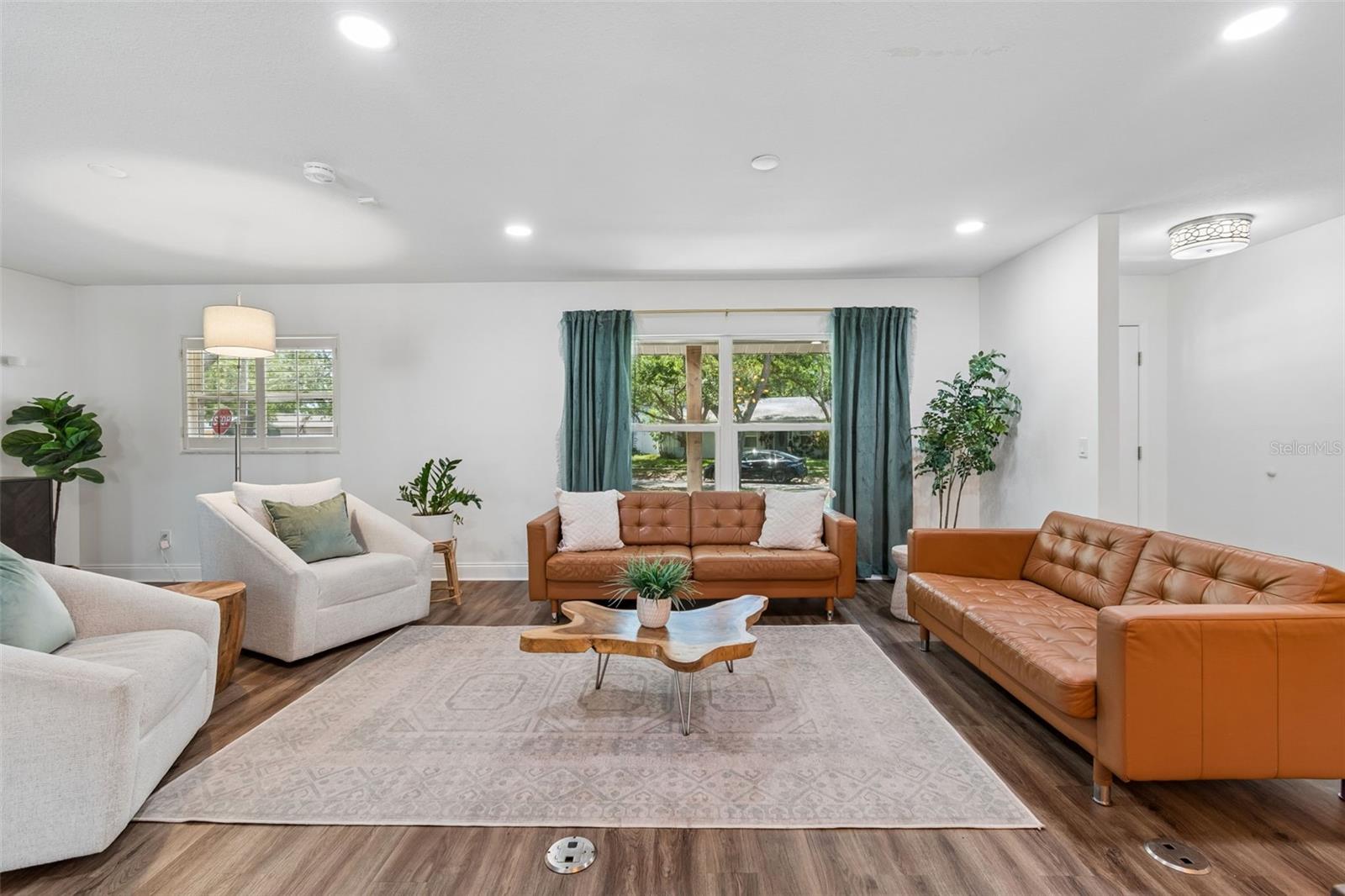 2540 LAKE ELLEN CIR
