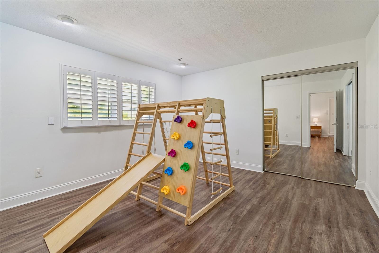2540 LAKE ELLEN CIR