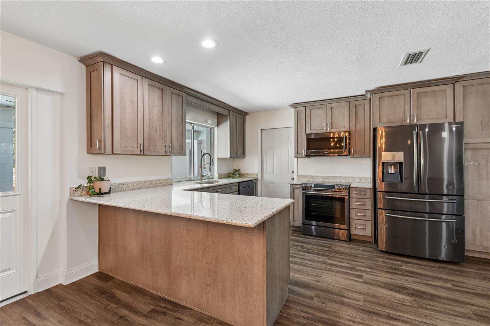 2540 LAKE ELLEN CIR