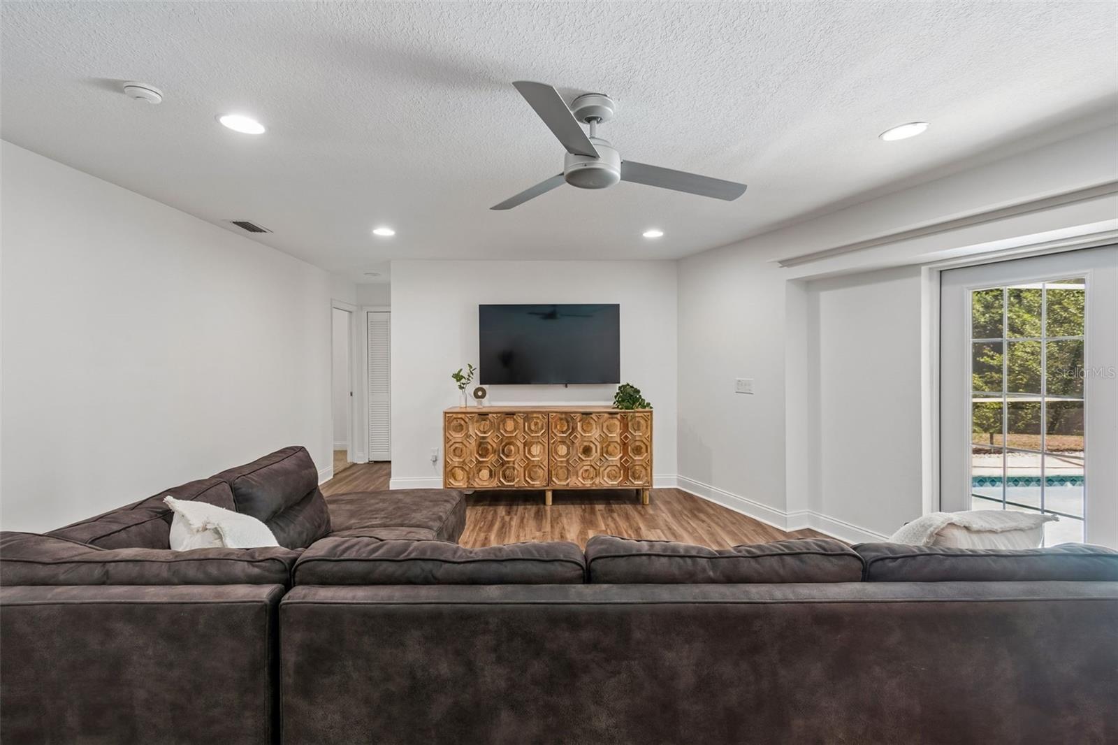 2540 LAKE ELLEN CIR