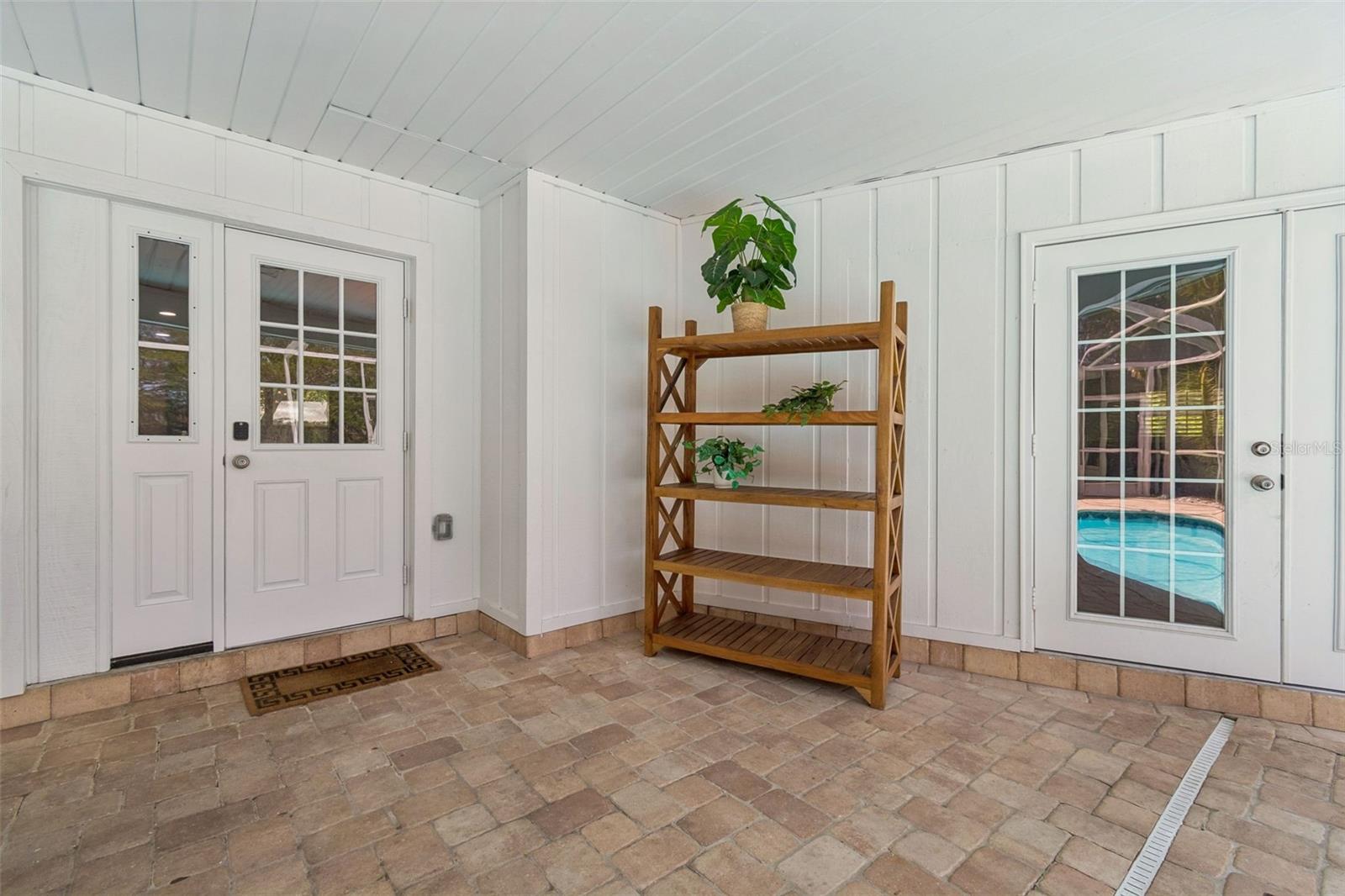 2540 LAKE ELLEN CIR