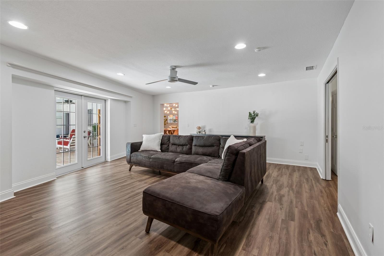 2540 LAKE ELLEN CIR