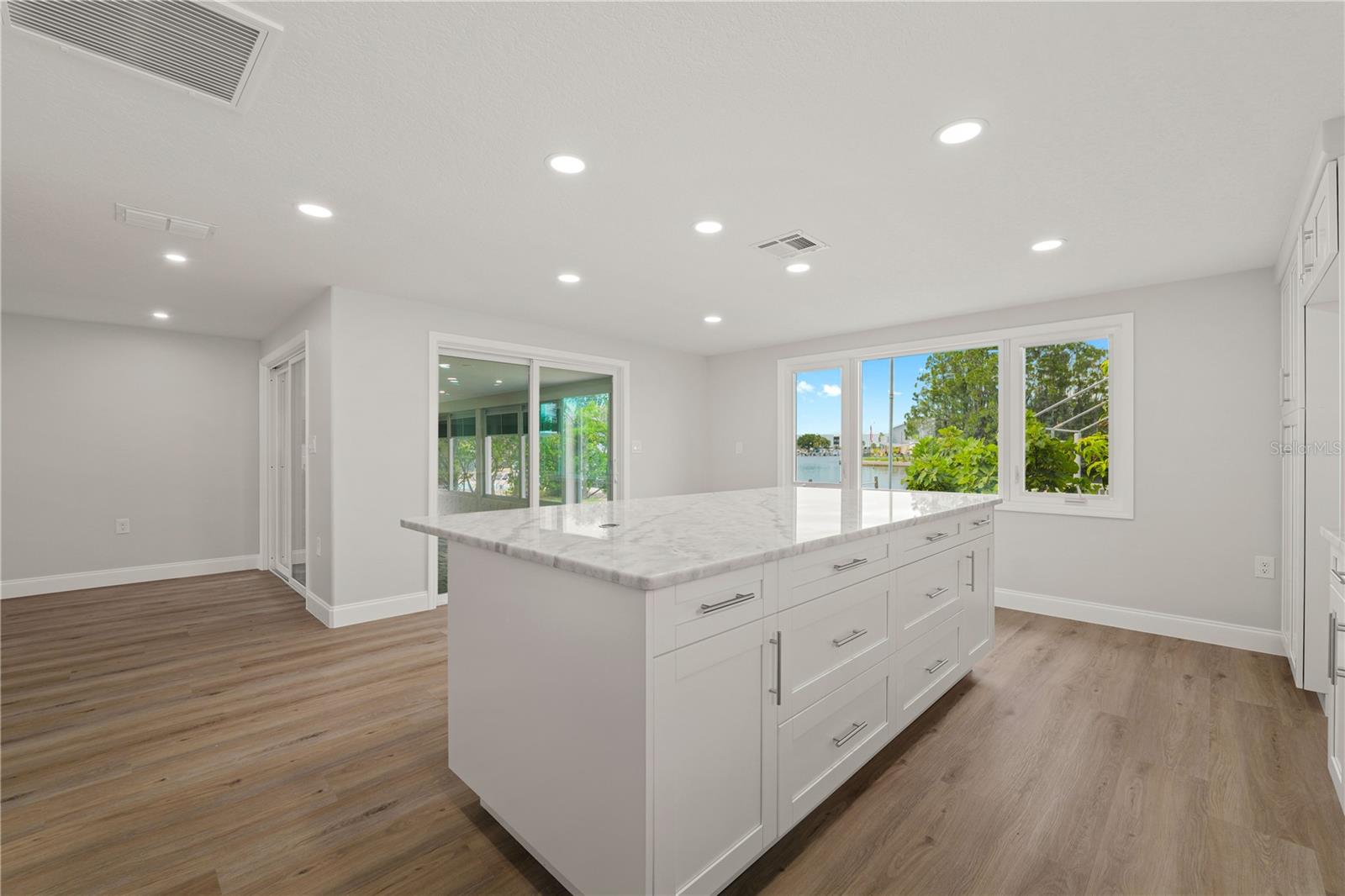 6617 HARBOR DR