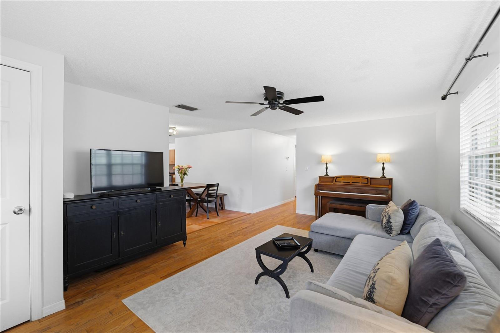 3807 W PALMIRA AVE