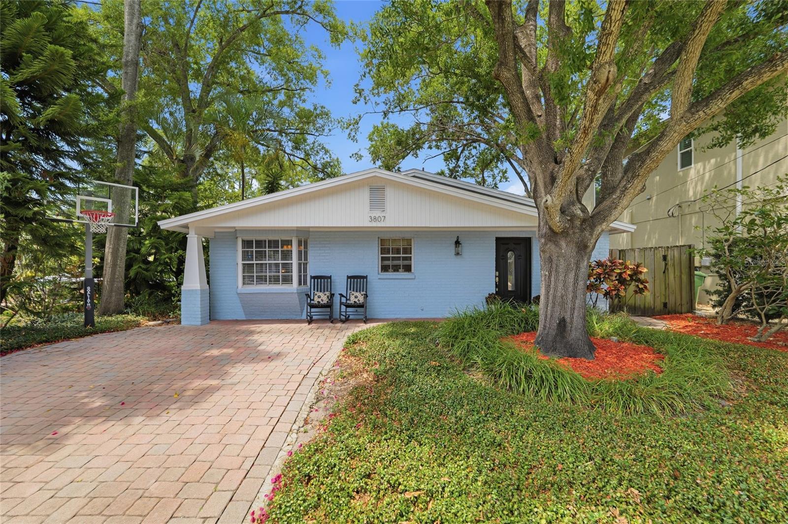 3807 W PALMIRA AVE