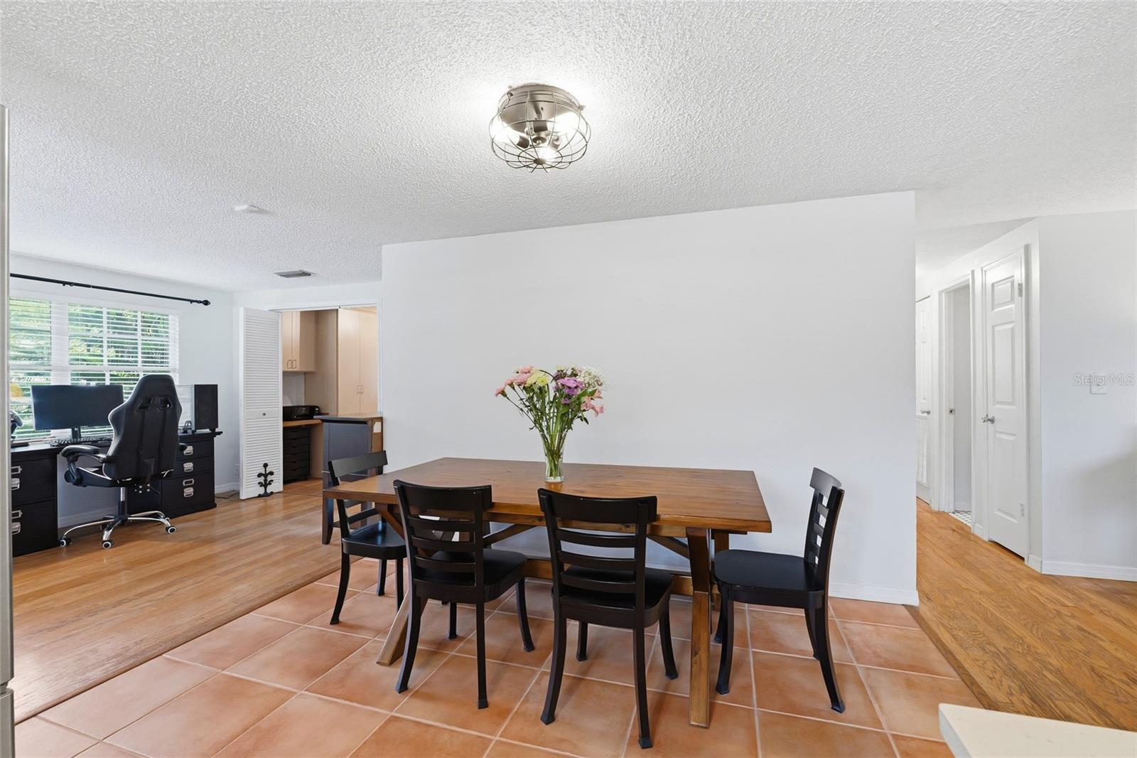 3807 W PALMIRA AVE