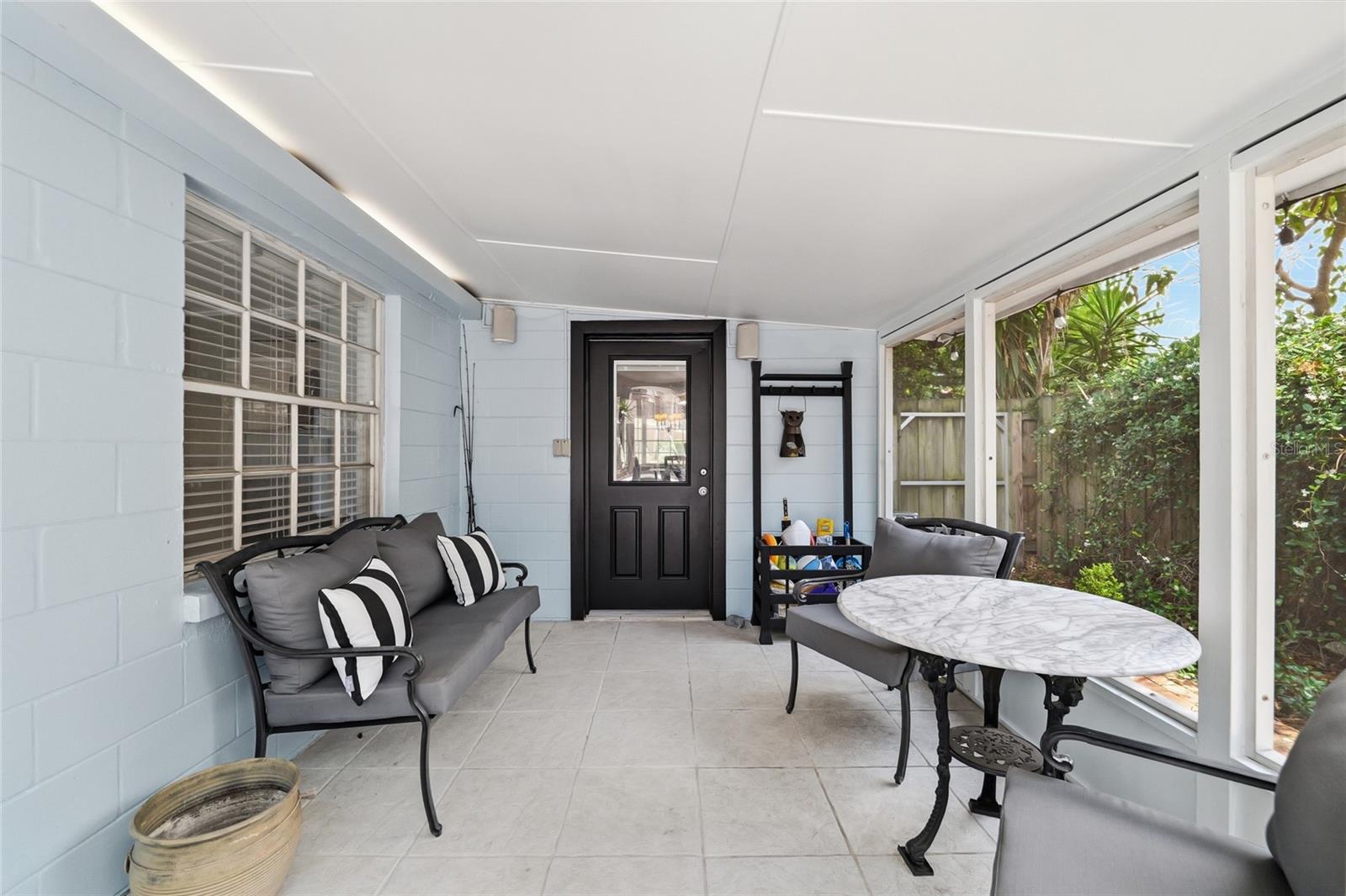 3807 W PALMIRA AVE