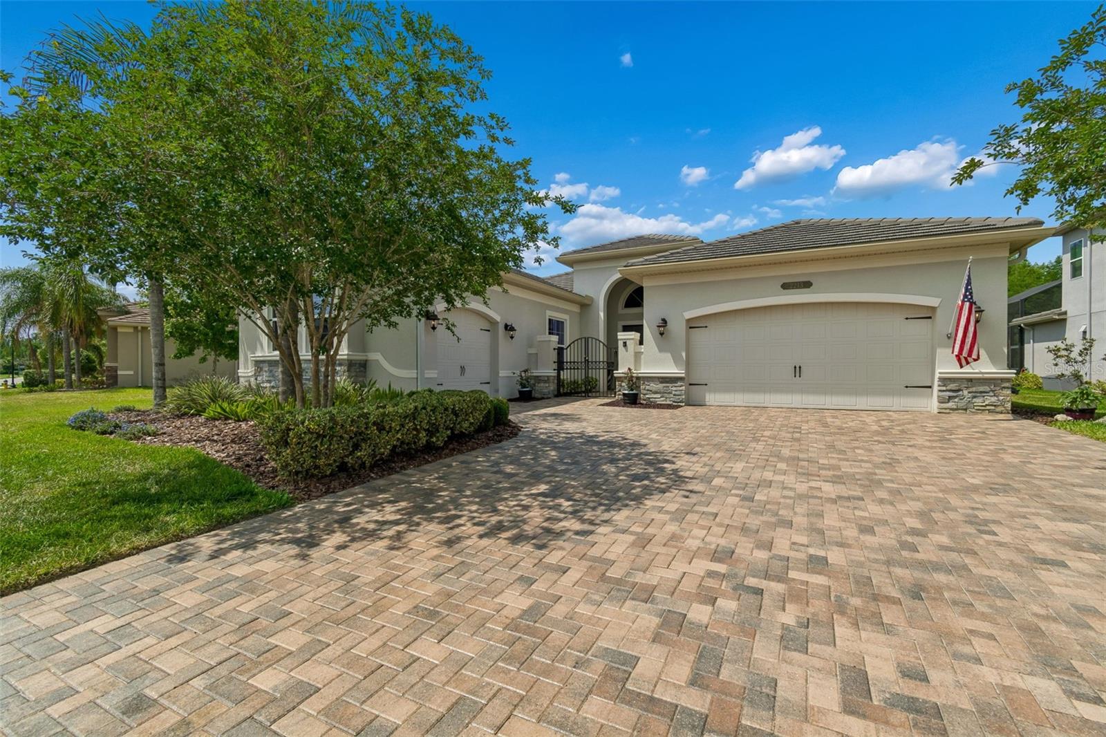 2213 HOLLOW FOREST CT