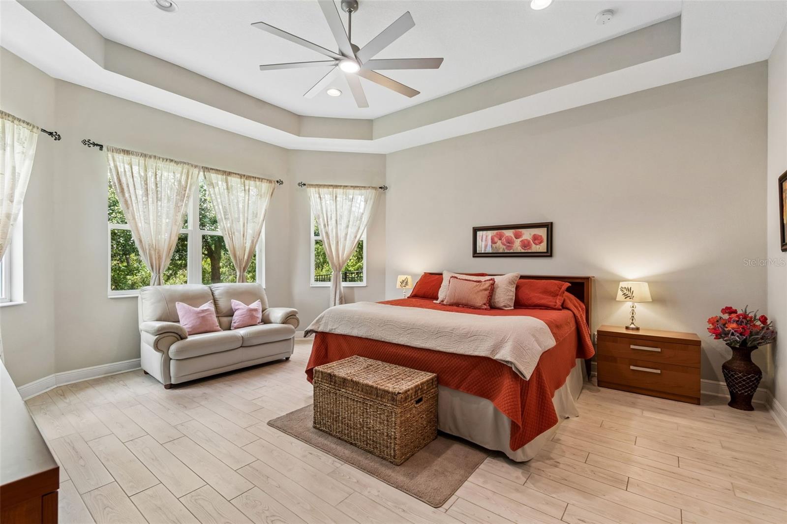2213 HOLLOW FOREST CT