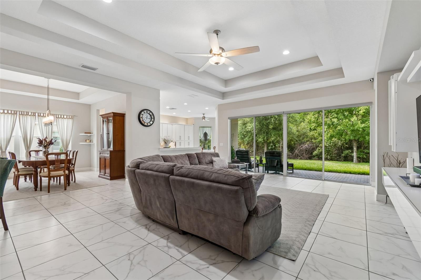2213 HOLLOW FOREST CT