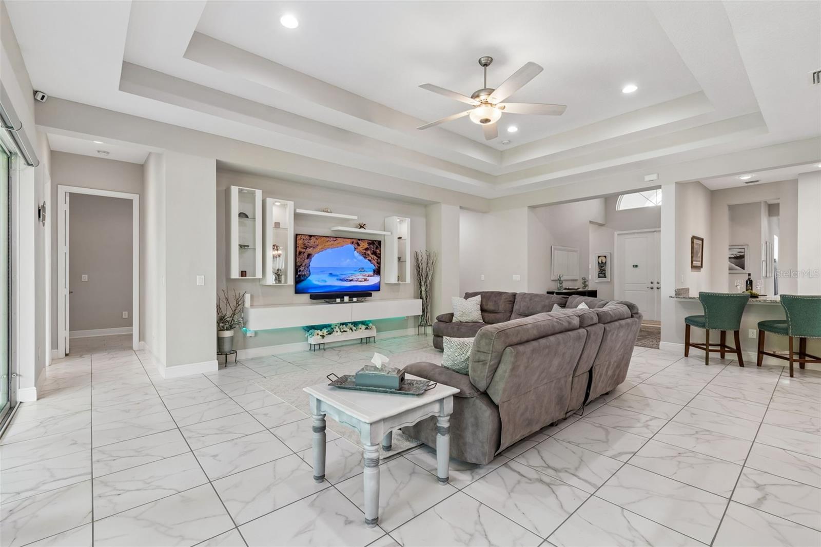 2213 HOLLOW FOREST CT