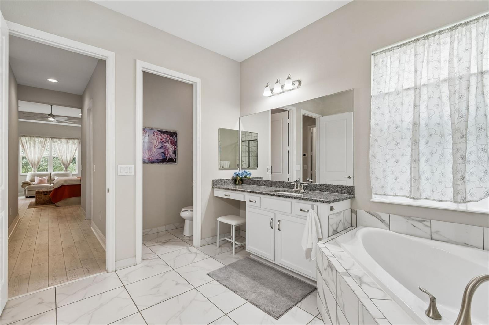2213 HOLLOW FOREST CT