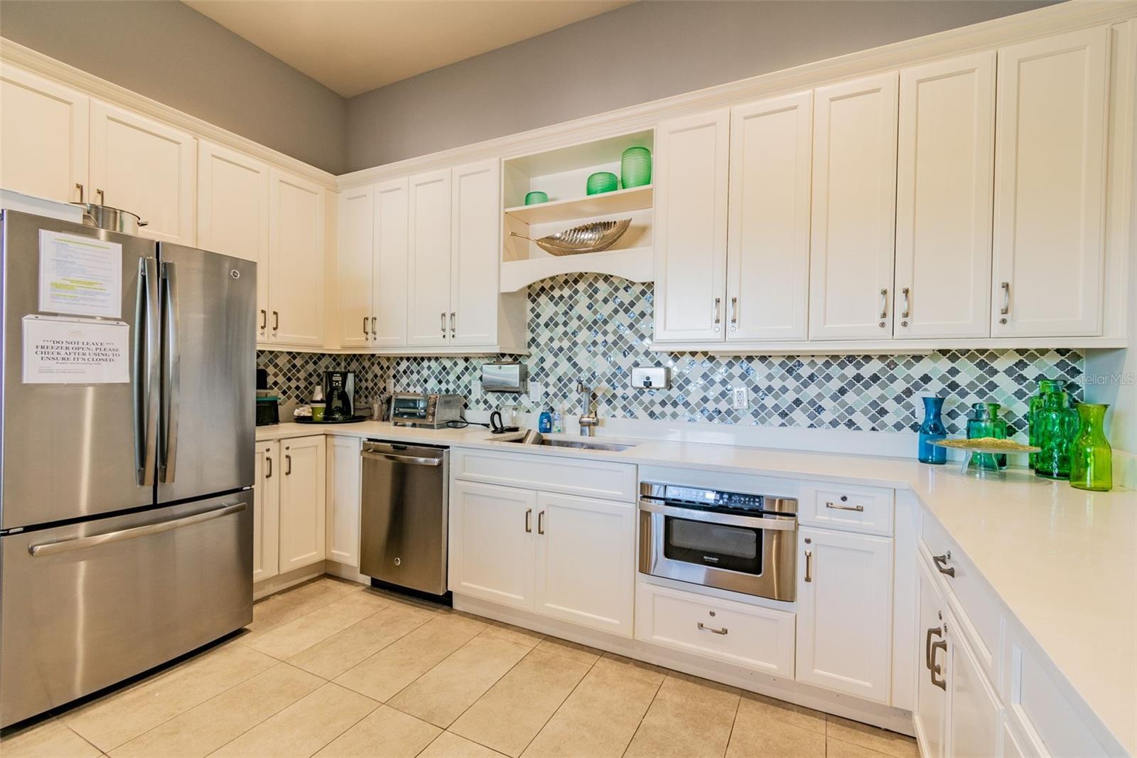 2213 HOLLOW FOREST CT