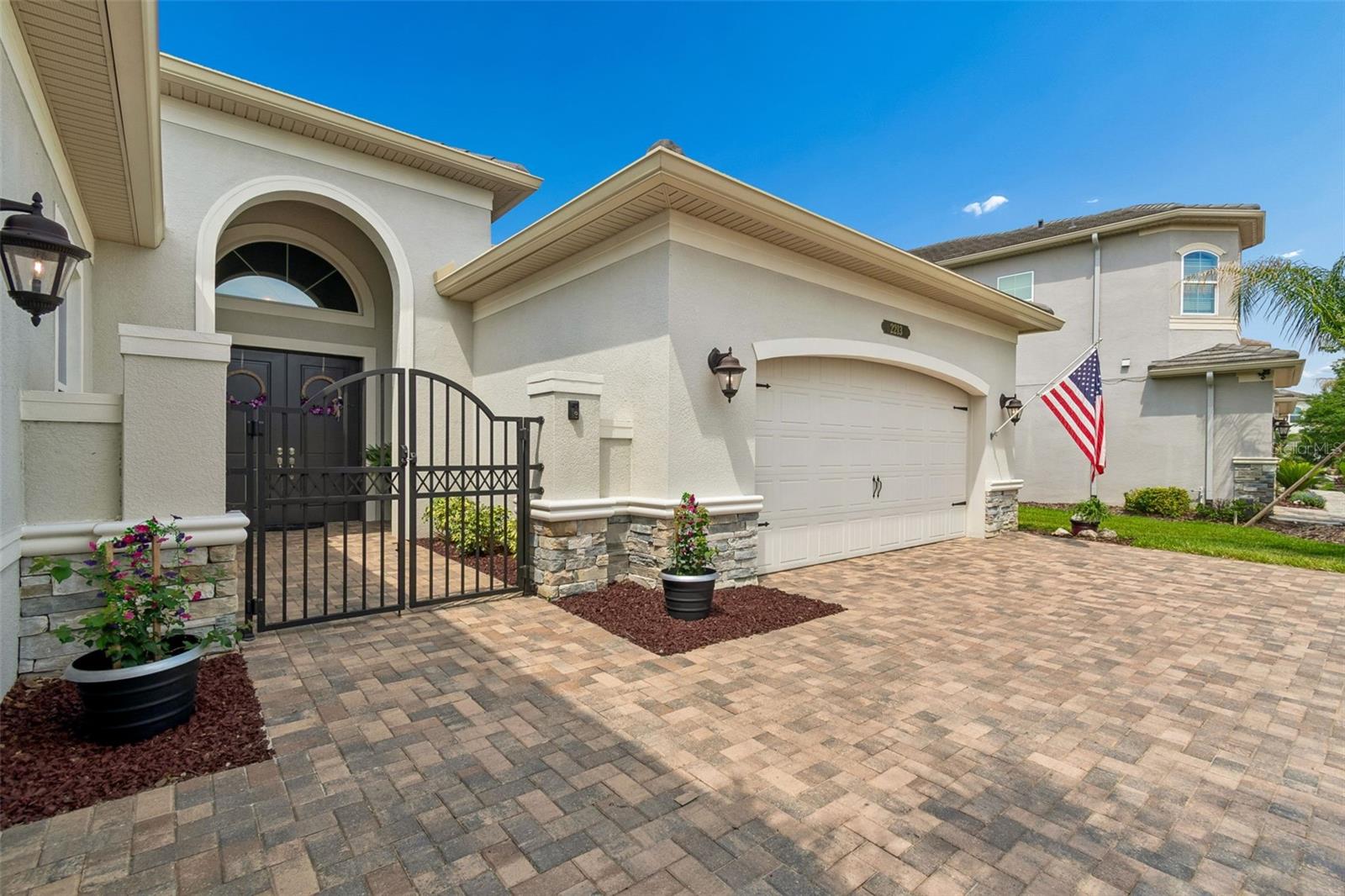 2213 HOLLOW FOREST CT